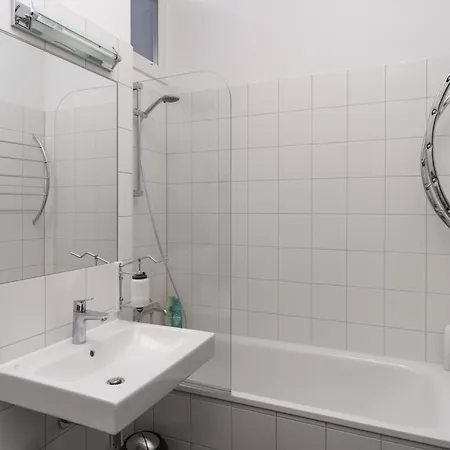 Apartment Bevoflats Altbauwohnung Mit Balkon Prenzlauer Berg