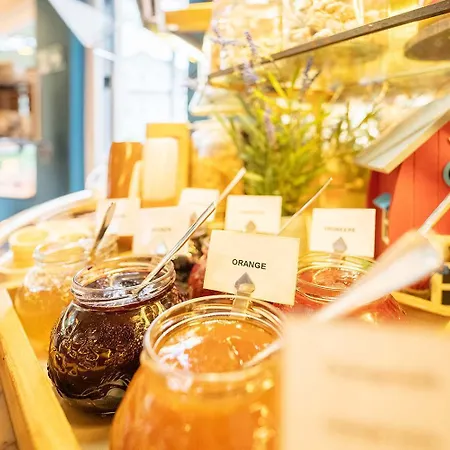 Bernstein Kastania 4* Berlín
