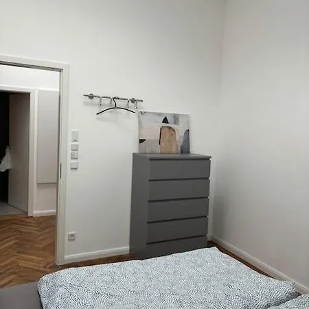 Holiday home Zentrales Gartenhaus Loft In