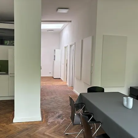 Zentrales Gartenhaus Loft In Holiday home