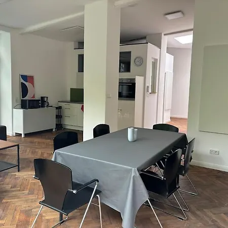 Holiday home Zentrales Gartenhaus Loft In