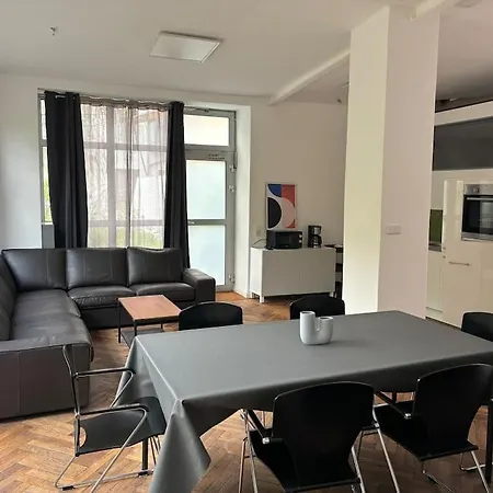 Holiday home Zentrales Gartenhaus Loft In