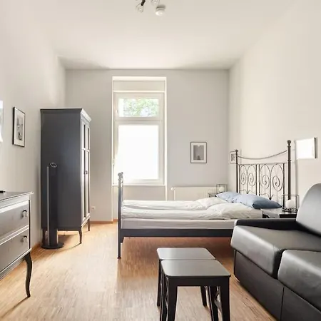 Nap Club - Stylish & Quiet Base In Vibrant Kiez Apartment Berlin