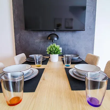 Helios Apartment *