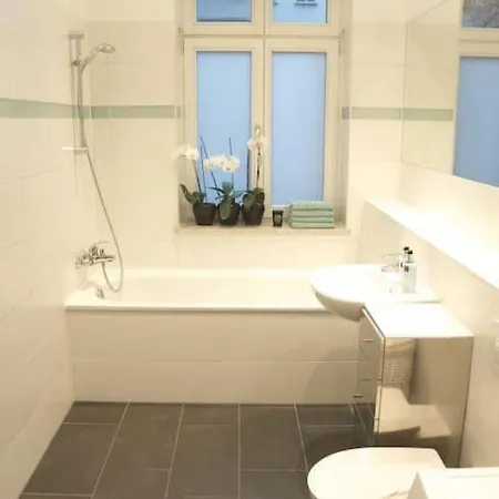 Bright & Lovely Centre Apartment *