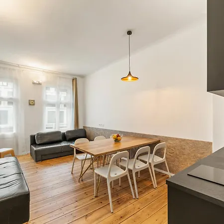 Mooeve Friedrichs Big Apartment