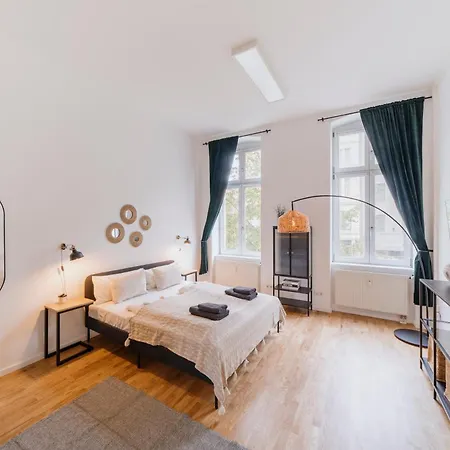 Apartment Homely - Chic Flat, View, Subway, Cafe, River *
