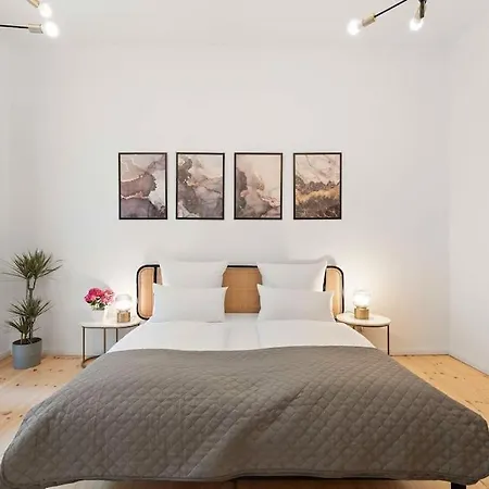 33 M Schoenhauser Allee Apartment Berlin
