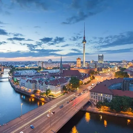 33 M Schoenhauser Allee Apartment *