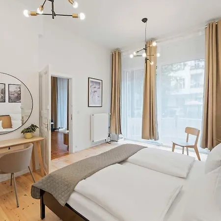 33 M Schoenhauser Allee * Berlin