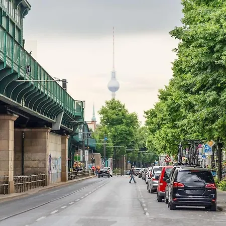 33 M Schoenhauser Allee