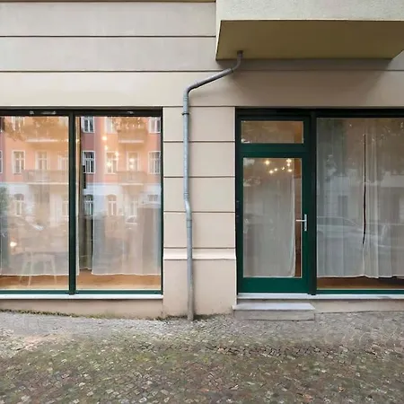 33 M Schoenhauser Allee Apartment