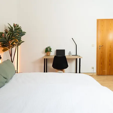 Apartment Staywell - Bright And Cozy Flat In
