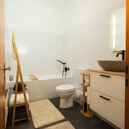Apartment Staywell - Bright And Cozy Flat In *