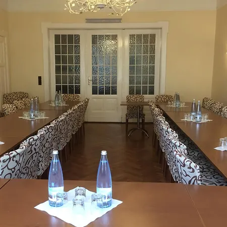 Hotel Kurfuerst Am Kurfuerstendamm 3*