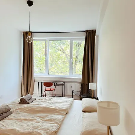 Helles Elegantes Zimmer In Berlin-schoeneberg 3