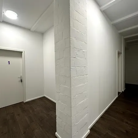 Apartment Classic Black In Vibrant Area 6 *