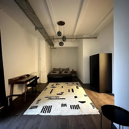 Classic Black In Vibrant Area 6 Apartment Berlin