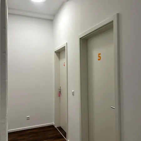 Classic Black In Vibrant Area 6 Apartment Berlin