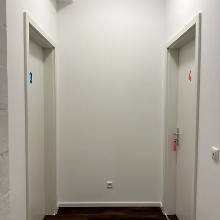 Classic Black In Vibrant Area 6 Apartment