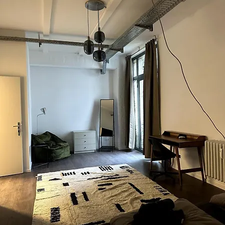 Apartment Classic Black In Vibrant Area 6 Berlin
