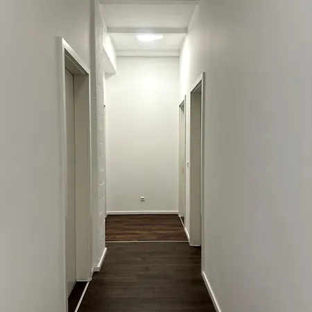 Cozy Rosy In Vibrant Area 4 Apartment *
