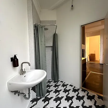 Cozy Rosy In Vibrant Area 4 Apartment