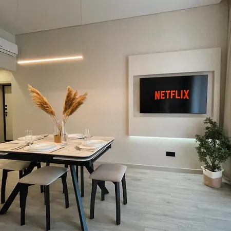 Nikolas Cosy Flat On Choriner Street Apartment