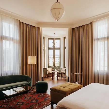 Boutique Chateau Royal Hotel