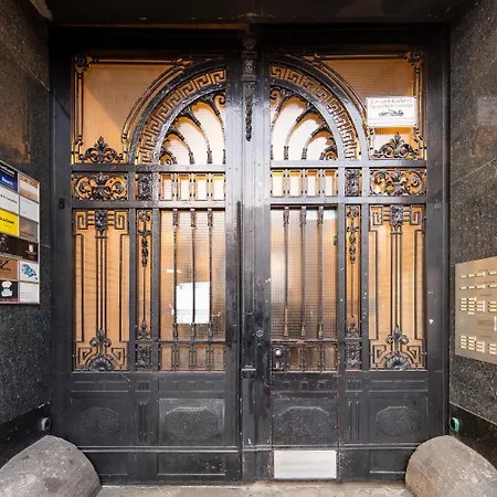Quit And Designer Loft With Elevator Apartment