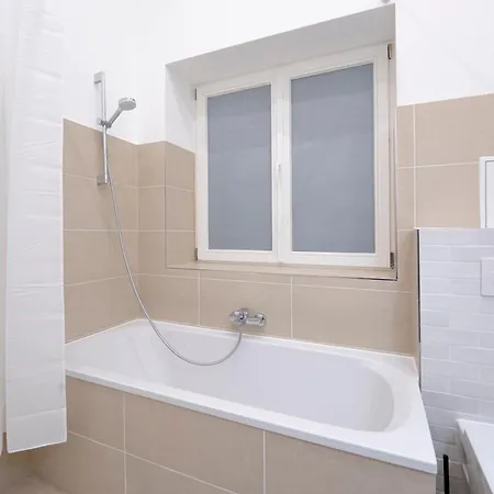 Jomi Stays, Brandenburgische Strasse 16 - Wohnen Beim Kurfuerstendamm Homestay Berlin