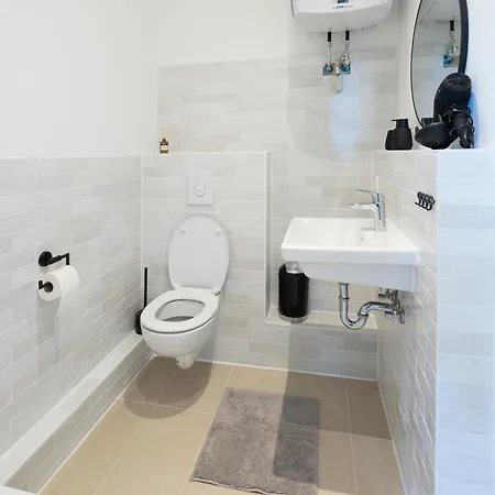 Homestay Jomi Stays, Brandenburgische Strasse 16 - Wohnen Beim Kurfuerstendamm *