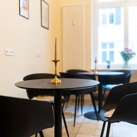 Homestay Jomi Stays, Brandenburgische Strasse 16 - Wohnen Beim Kurfuerstendamm Berlin