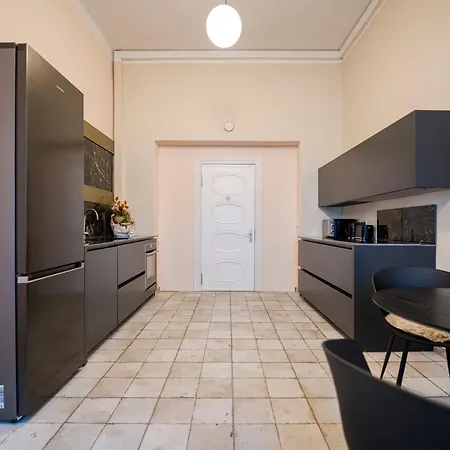 Homestay Jomi Stays, Brandenburgische Strasse 16 - Wohnen Beim Kurfuerstendamm *