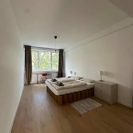 Helles Elegantes In Berlin-schoeneberg Apartment Berlin