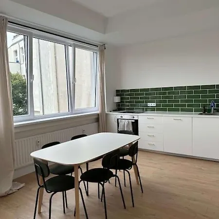 Helles Elegantes In Berlin-schoeneberg Apartment *