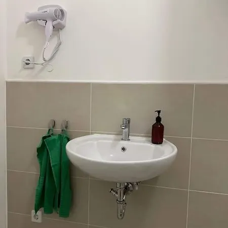 Helles Elegantes In Berlin-schoeneberg Apartment