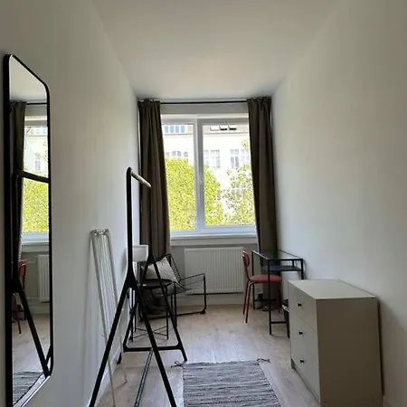 Helles Elegantes In Berlin-schoeneberg Berlin
