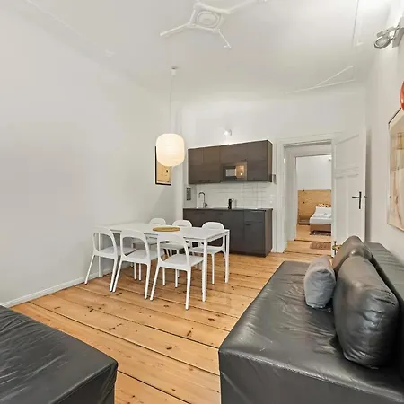 Mooeve Friedrichs Big Apartment *
