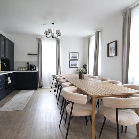Haus Mit Pool, Garten Und Gym In Holiday home *