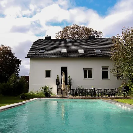 Haus Mit Pool, Garten Und Gym In Holiday home *