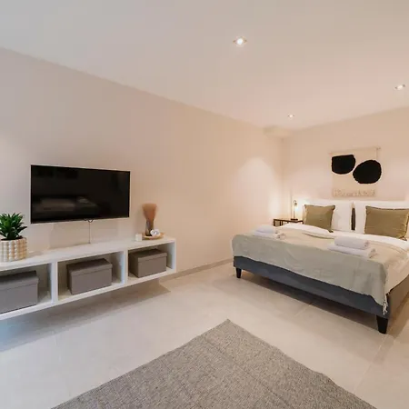 Apartment Homely - Huge Terrace, Modern, Quiet, Near Kudamm Berlin