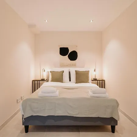 Homely - Huge Terrace, Modern, Quiet, Near Kudamm *