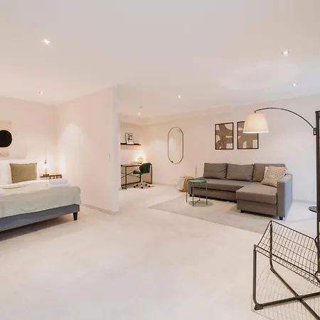 Homely - Huge Terrace, Modern, Quiet, Near Kudamm
