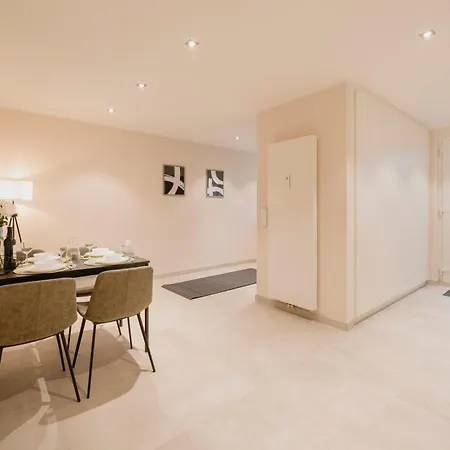 Homely - Huge Terrace, Modern, Quiet, Near Kudamm Apartment