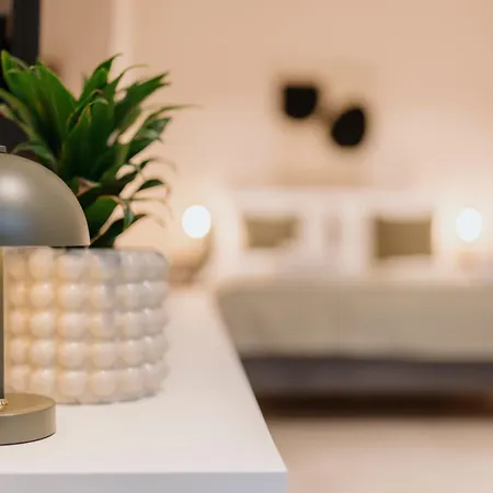 Homely - Huge Terrace, Modern, Quiet, Near Kudamm Berlin