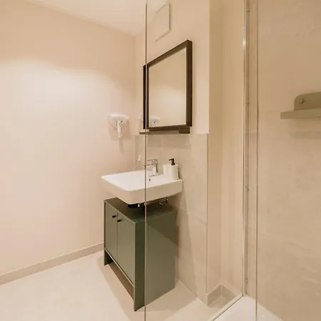 Homely - Huge Terrace, Modern, Quiet, Near Kudamm * Berlin