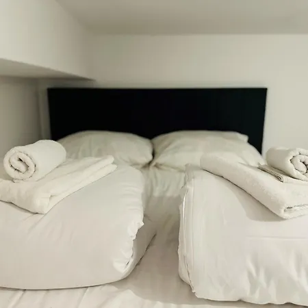 Apartment 12 Monkeys Berlin