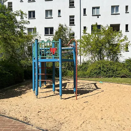 Alexa Design Apart, 4br, 6-10 Pax, 3 Baths, Kidsarea, Free Parking, 5min Alex, 1000mbit Wifi Berlin