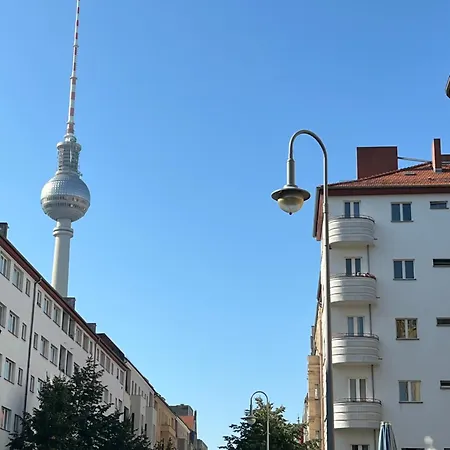 Alexa Design Apart, 4br, 6-10 Pax, 3 Baths, Kidsarea, Free Parking, 5min Alex, 1000mbit Wifi * Berlin